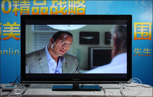 内置蓝色LED小夜灯 百度B828 MP4评测