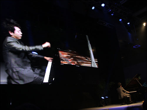 索尼对郎朗现场钢琴弹奏进行3D同步放映