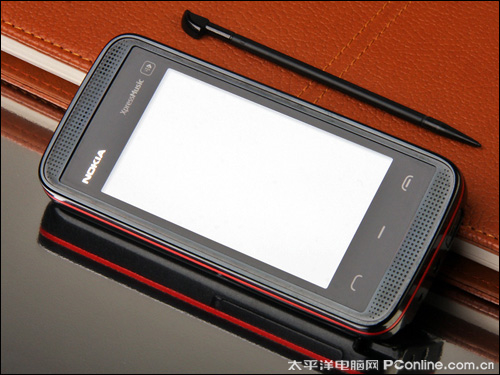 手机 手机评测 正文   笔者看到诺基亚5530xm,第一眼感觉就是十分小巧