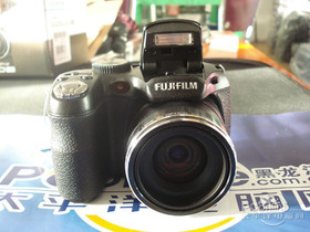 ʿ FinePix S2600HD